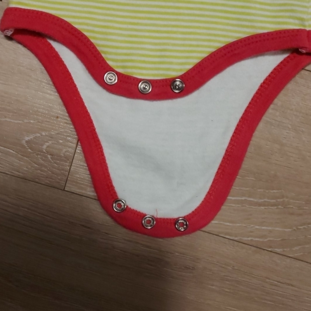 Nuby 3-6 month onsie - Picture 3 of 3